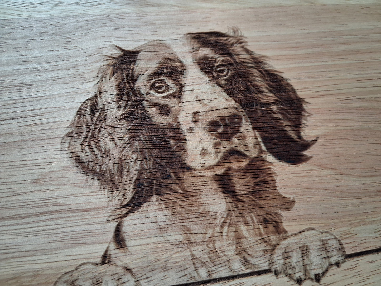 Springer Spaniel Dog Design Chopping Board image close-up