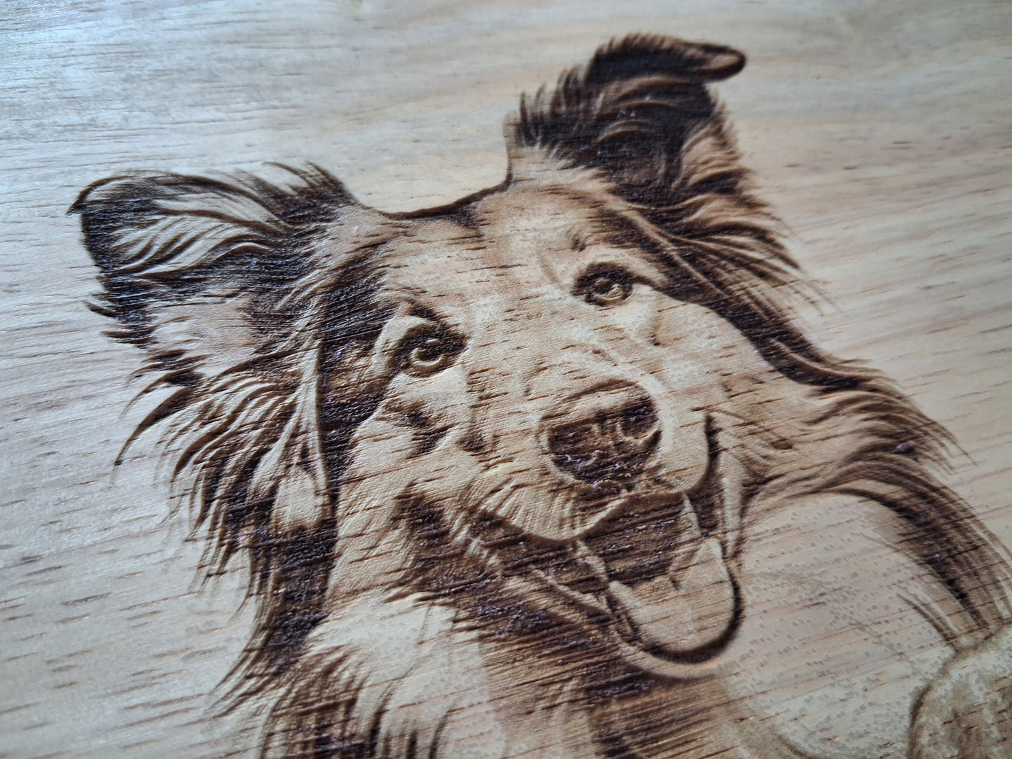 Rough Collie Dog Design chopping board close-up image