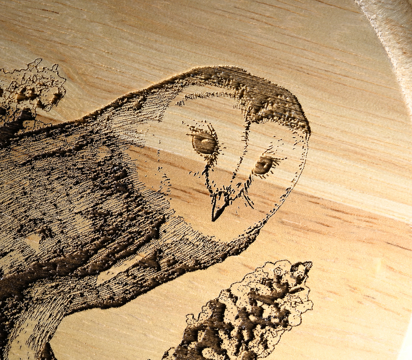 Barn Owl *Exclusive Design* Cheese Board Set with Tools Close-up Image