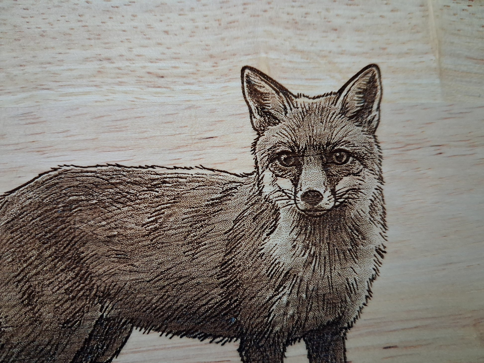 Fox - Medium Wooden Chopping Board (34x24x2cm) - Close-up 