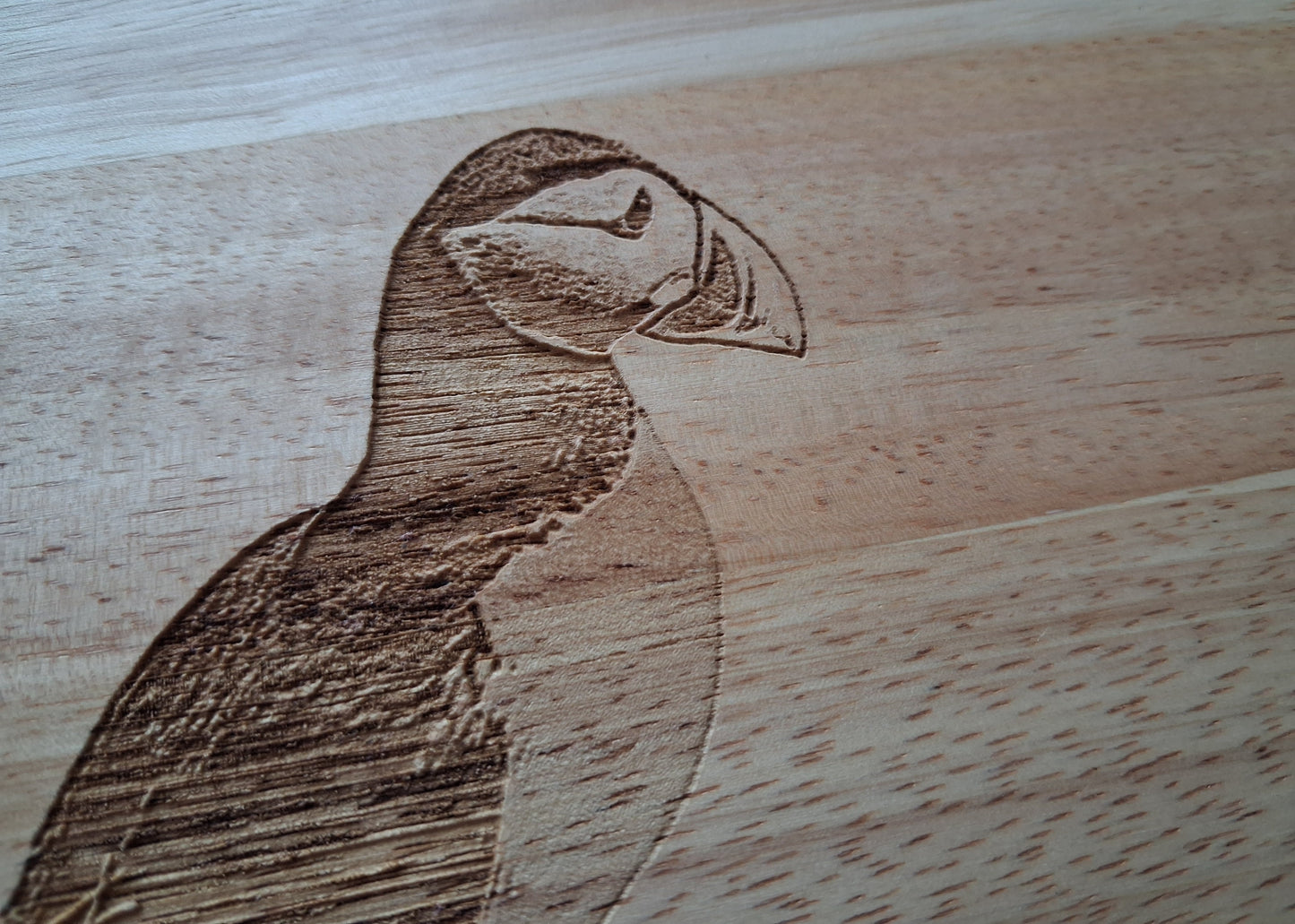 Puffin - Small Chopping Board (30x20x1.7cm) - Close-up 