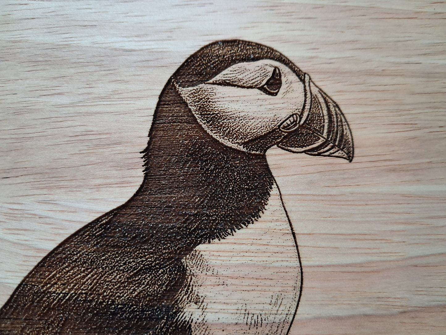 Puffin Design Wood Chopping Board with Handle Close-up 
