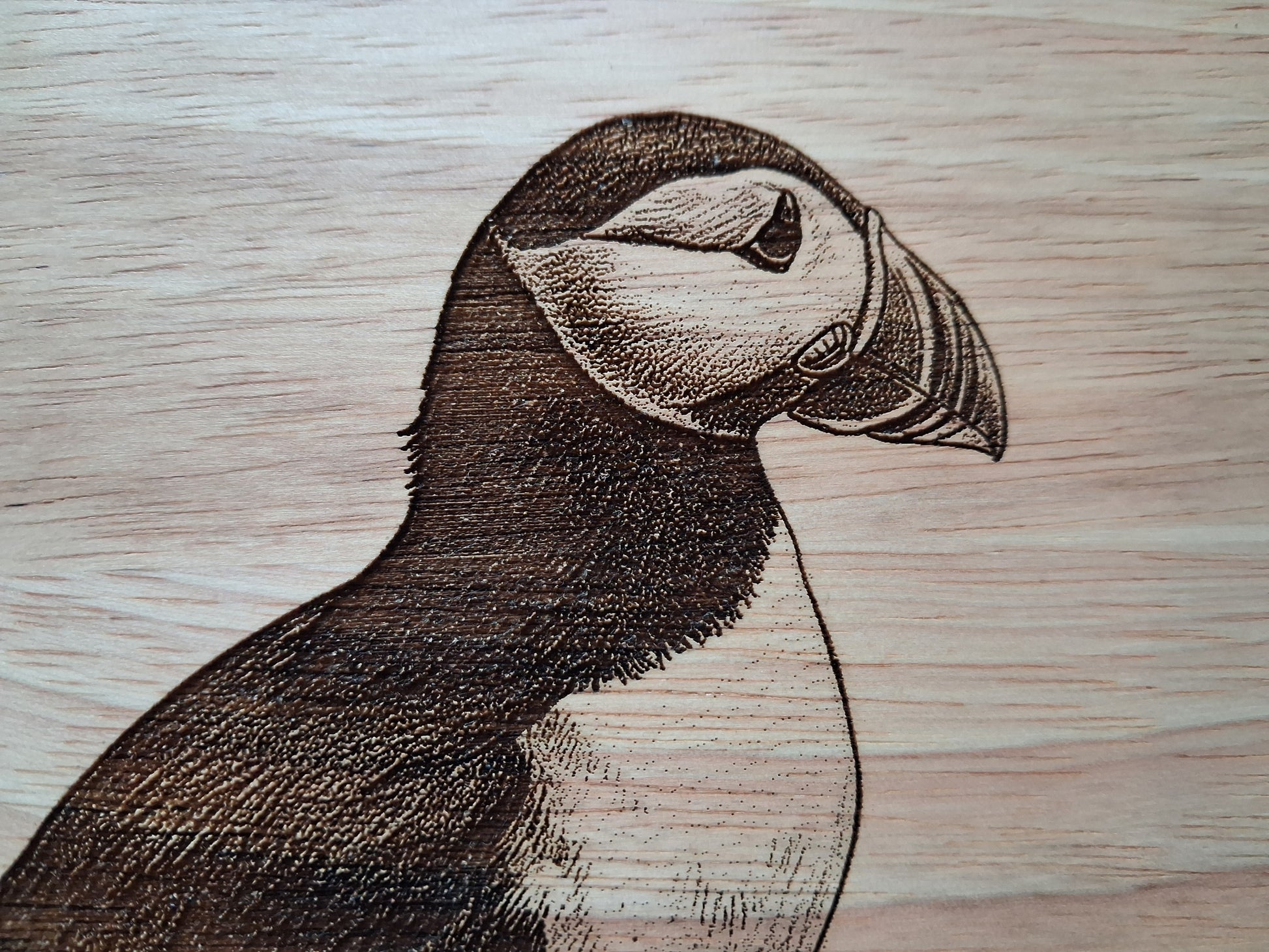 Puffin Design Wood Chopping Board with Handle Close-up 
