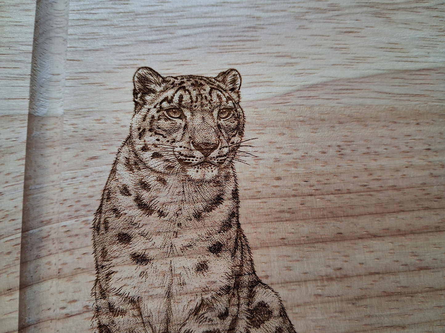 Snow Leopard - Small Chopping Board (30x20x1.7cm) - Close-up 