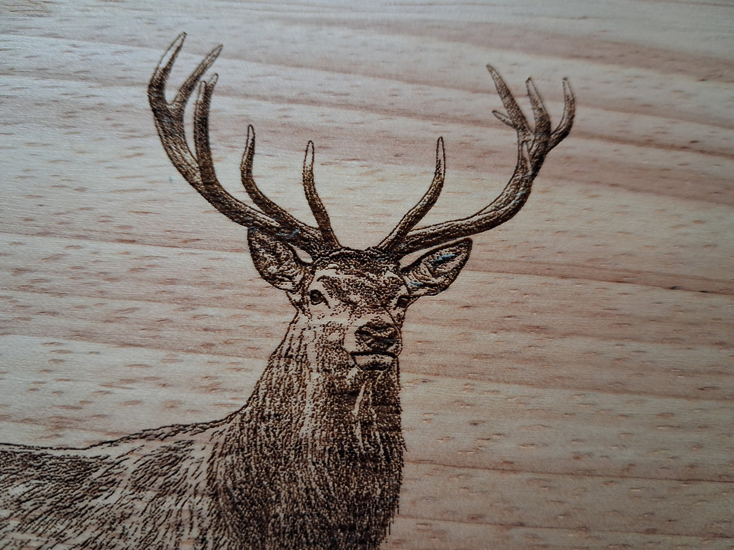 The Woodland Deer - Medium Wooden Chopping Board (34x24x2cm) - Close-up 
