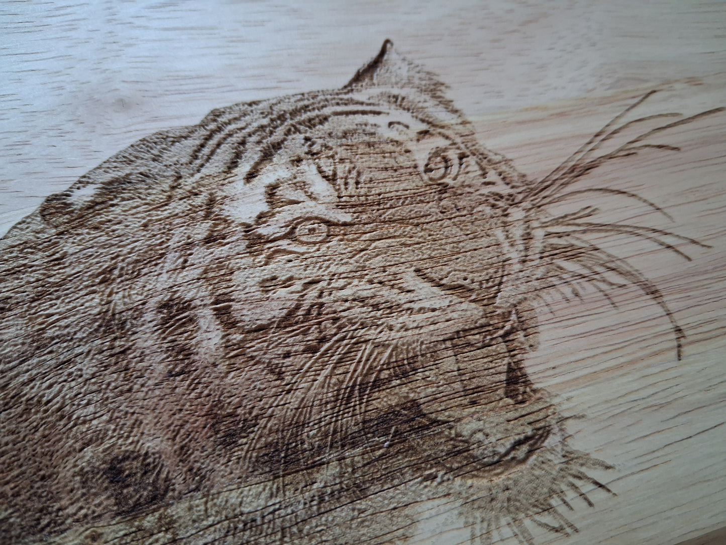 Tiger Design Small Chopping Board image close-up 