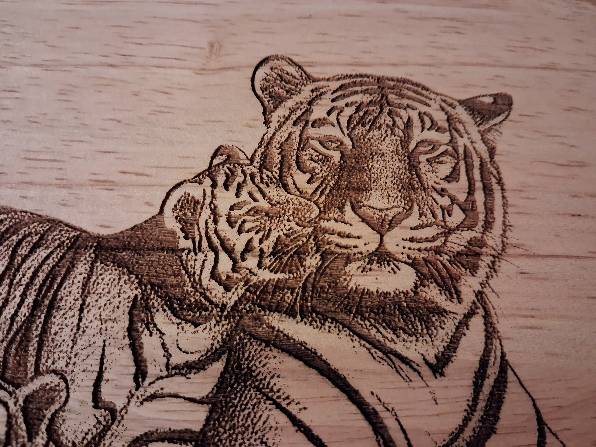 Tiger Family Medium Chopping Board With Handle Close-up 